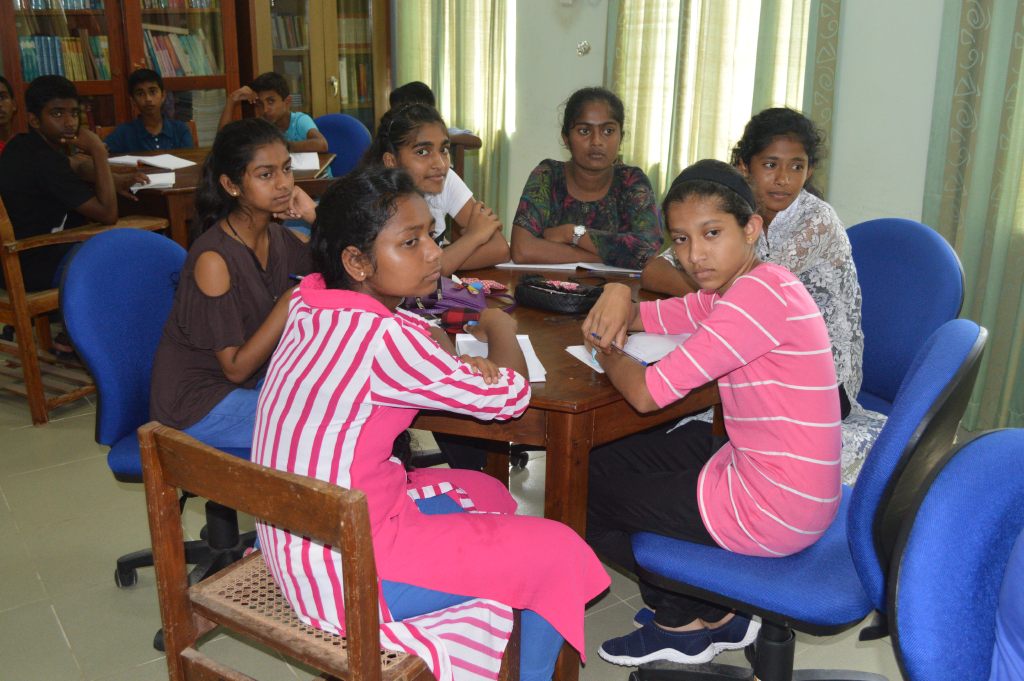 Sabragamuwa Province students visit SEUSL Department of English Language Department