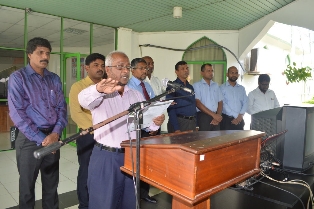 SEUSL Staff Pledged to Work Sincerely in the New Year 2017 Ushered